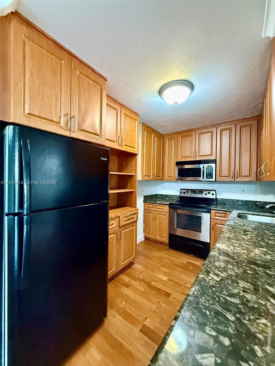 BAY POINT EAST CONDO · #407 in Miami Beach - Photo 10