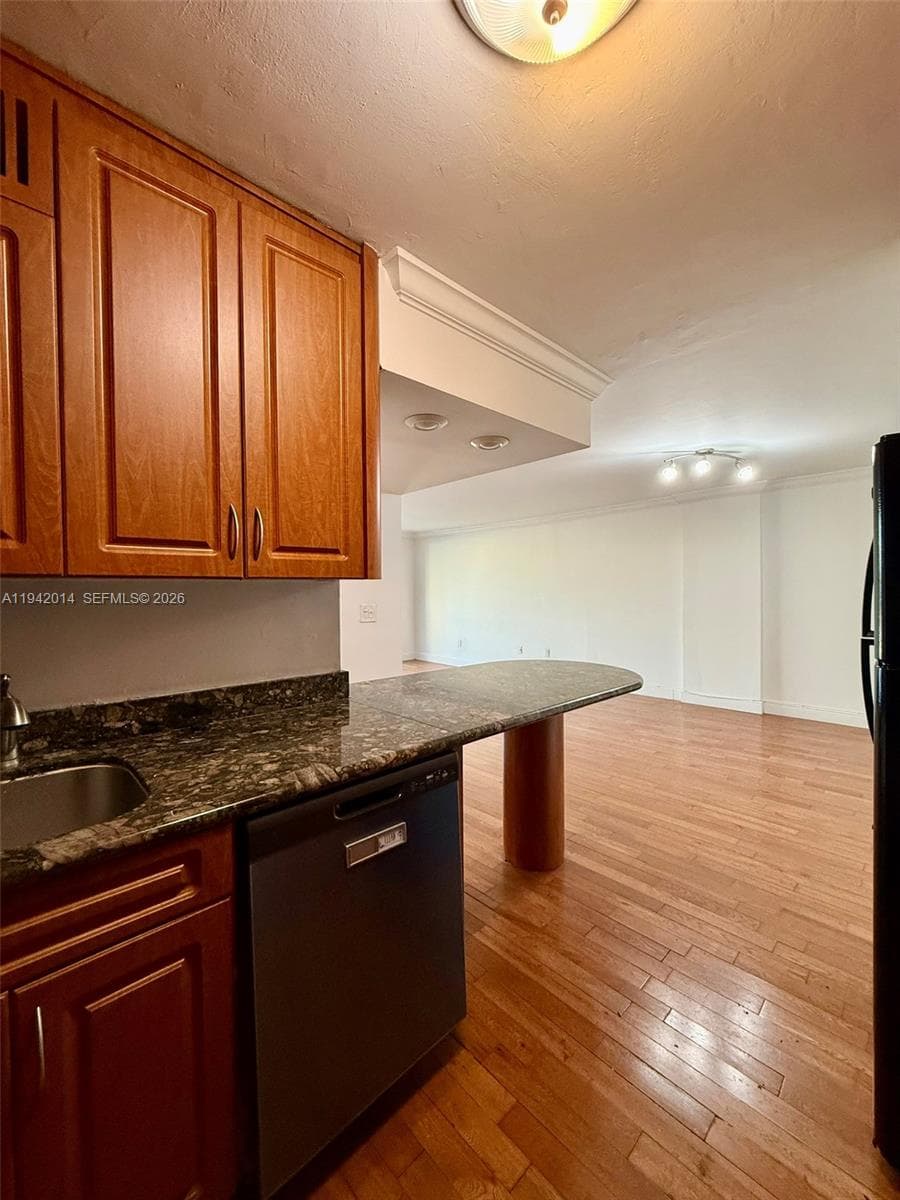 BAY POINT EAST CONDO · #407 in Miami Beach - Photo 11