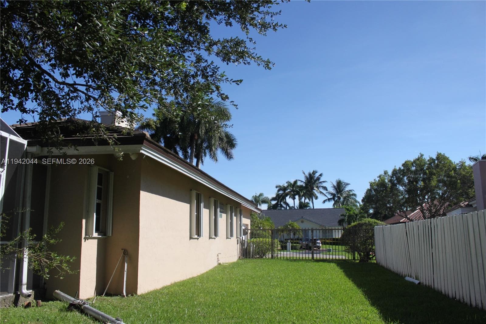 7439 SW 168th Ter photo 25