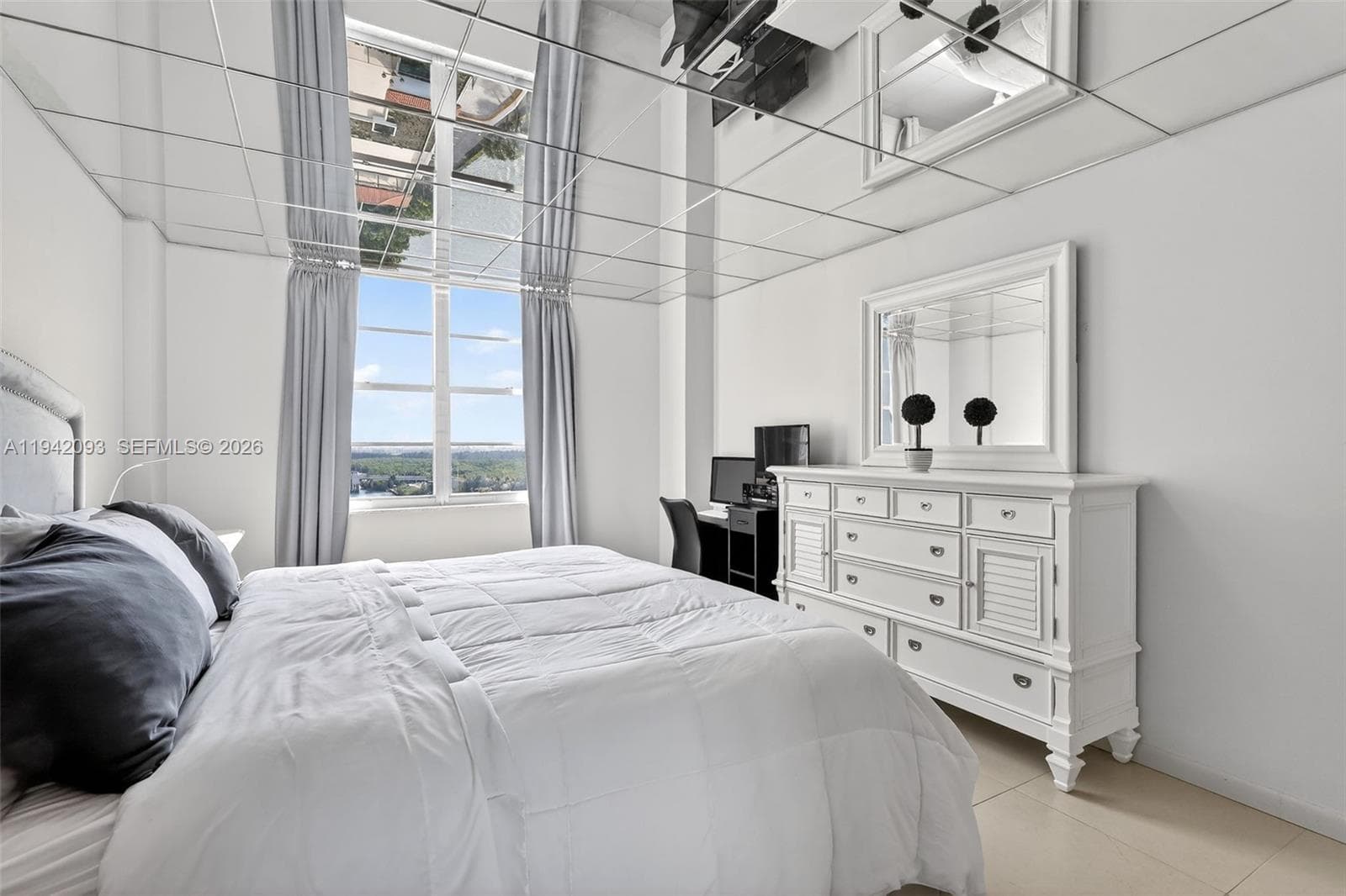 Winston Towers 500 Condo · #1905 in Sunny Isles Beach - Photo 17