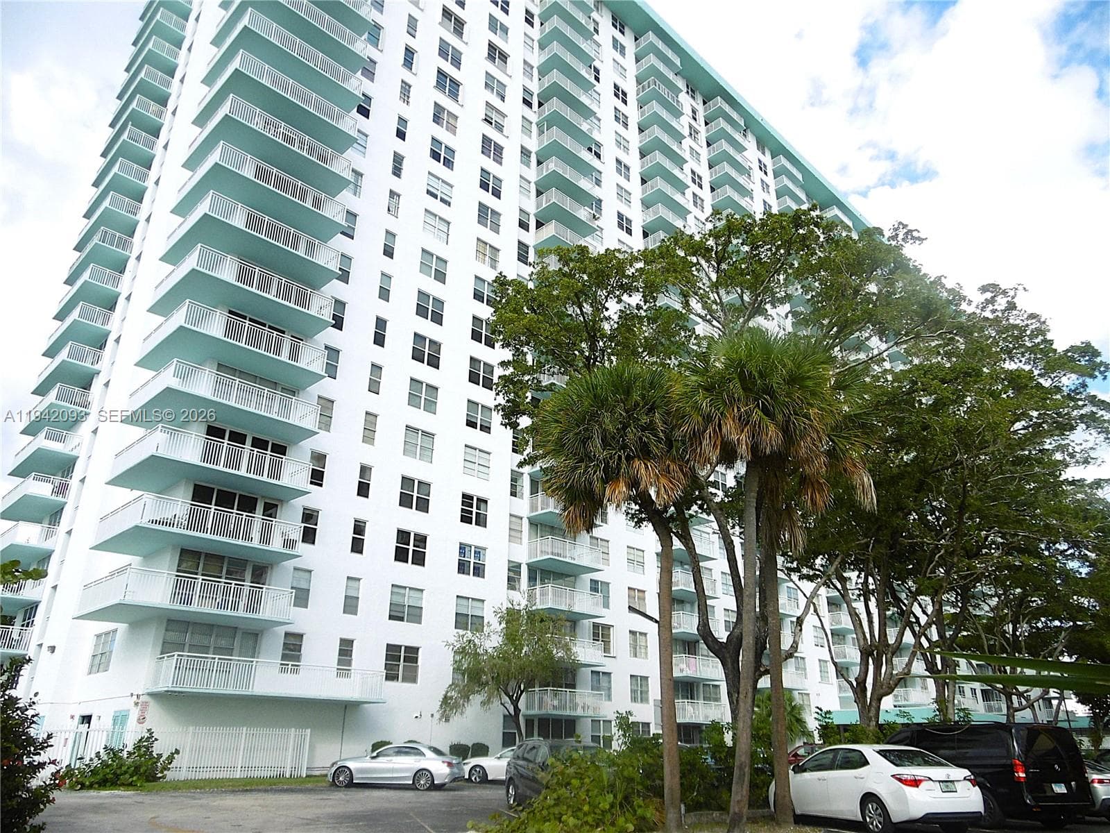 Winston Towers 500 Condo · #1905 in Sunny Isles Beach - Photo 3