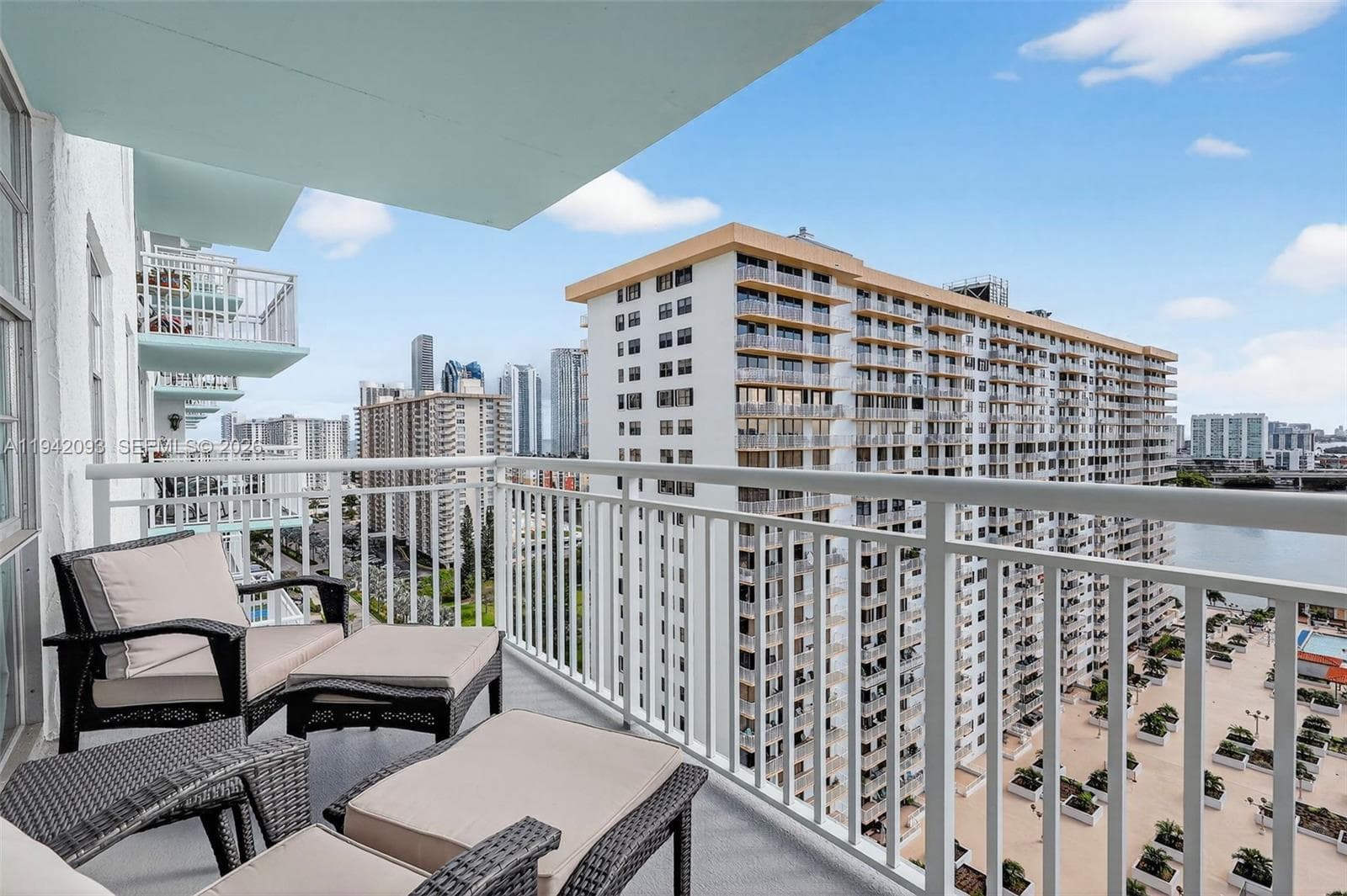 Winston Towers 500 Condo · #1905 in Sunny Isles Beach - Photo 8