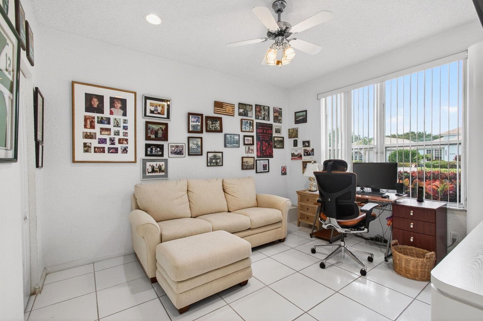 Bedroom 2/Office