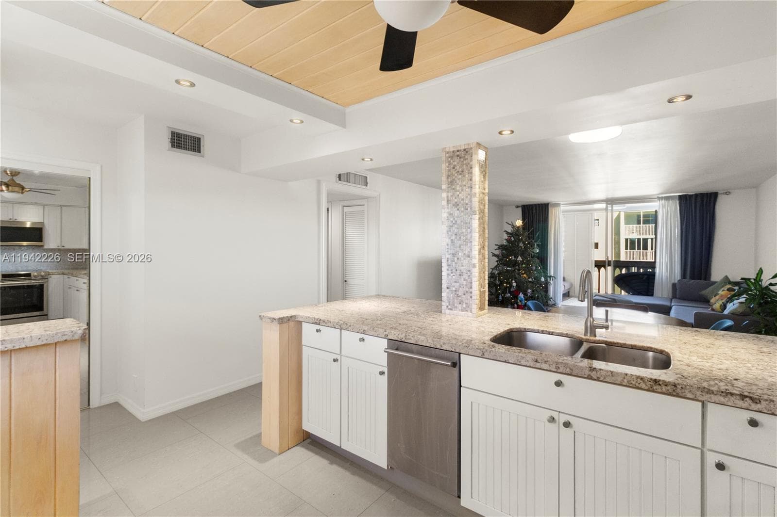 MEADOWBROOK TOWERS CONDO · #601 in Hallandale Beach - Photo 3