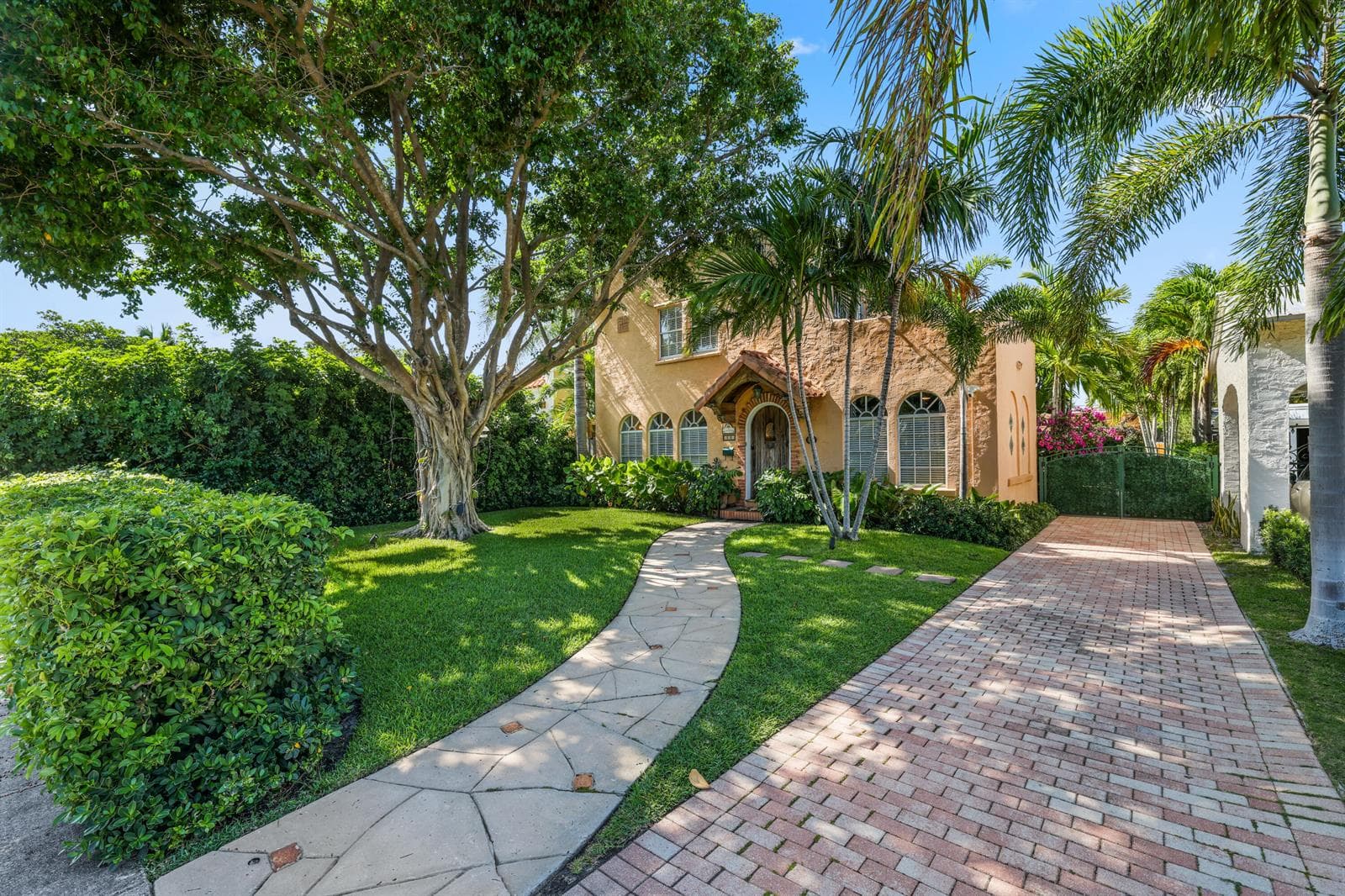 325 Greymon Drive - 2.jpg-FULL