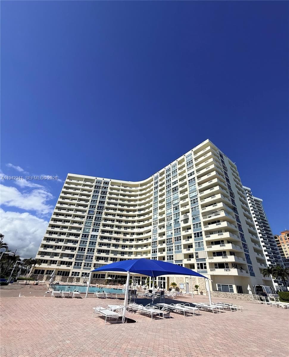 PARKER DORADO CONDO · #1712 in Hallandale Beach - Photo 2