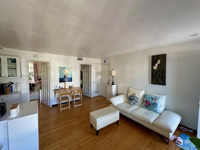 FRIENDLY CORNER CONDO · #940D in Miami Beach - Photo 16
