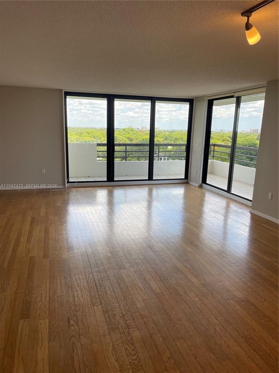 GRANADA PARK CONDO · #9E in Coral Gables - Photo 2