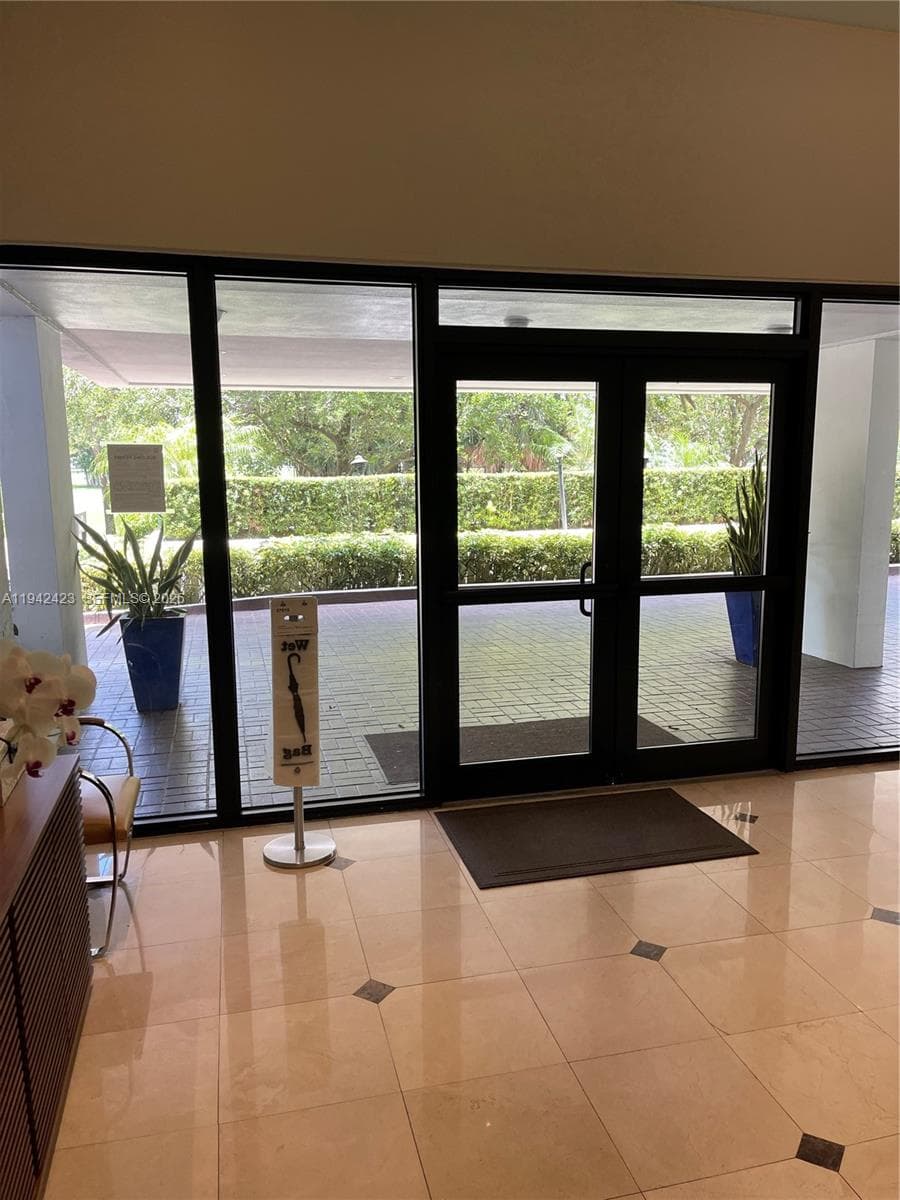 GRANADA PARK CONDO · #9E in Coral Gables - Photo 4