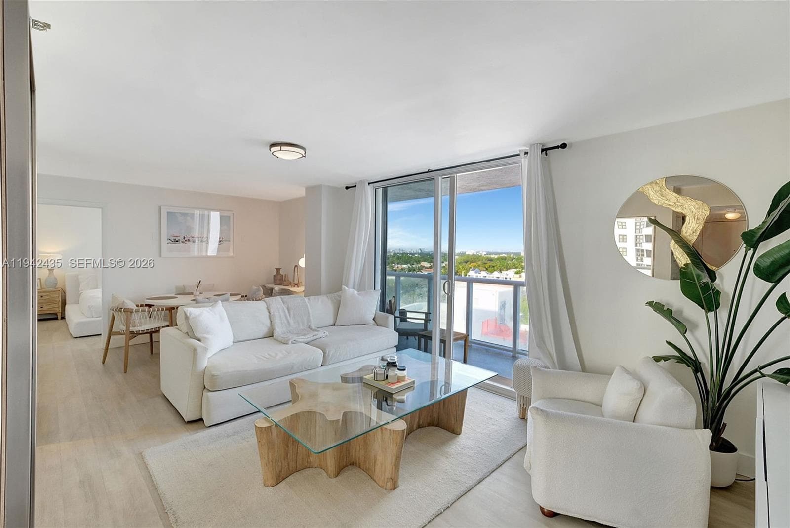 THE ROYAL CLUB CONDO · #1402 in Miami Beach - Photo 2