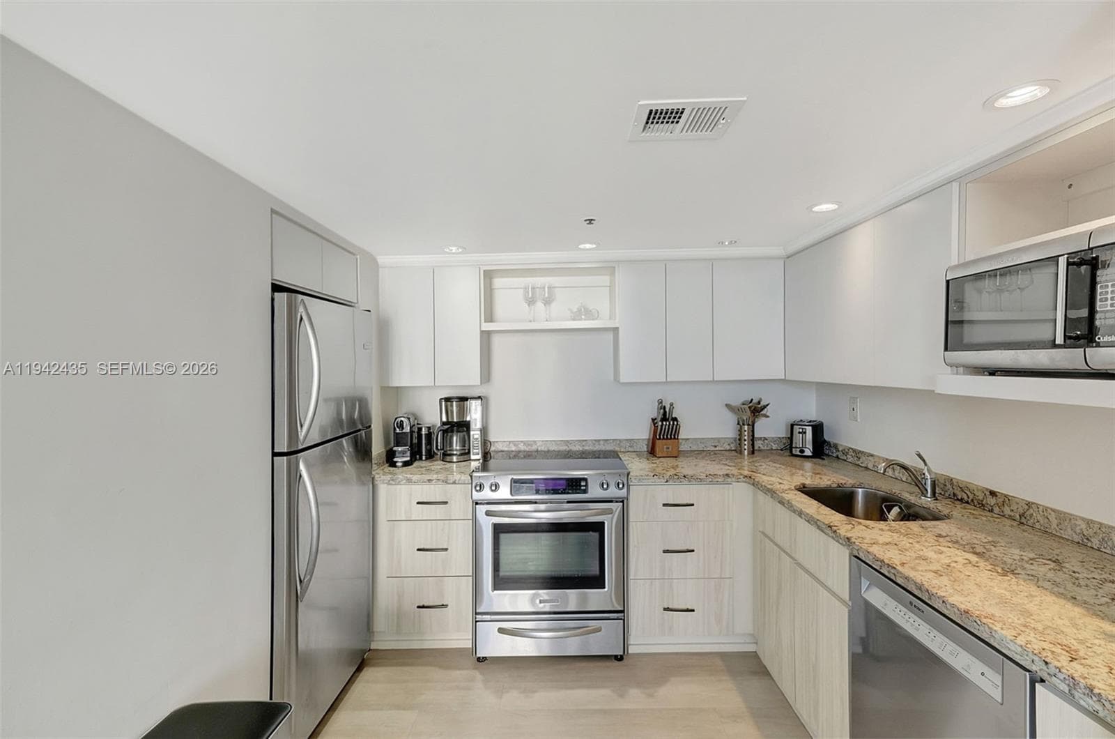 THE ROYAL CLUB CONDO · #1402 in Miami Beach - Photo 5