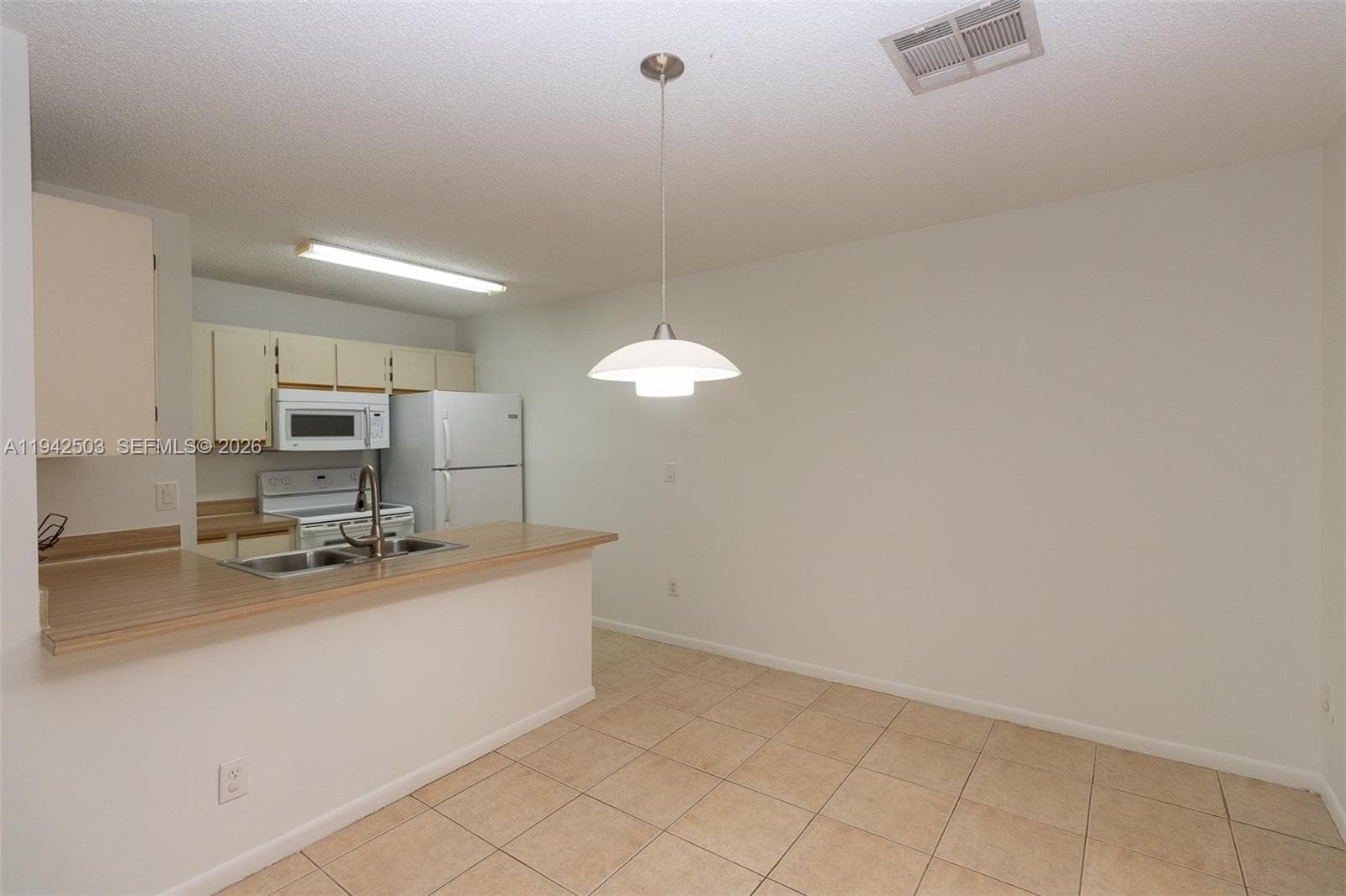 LA HACIENDA COUNTRY CLUB · #P in Hialeah - Photo 6