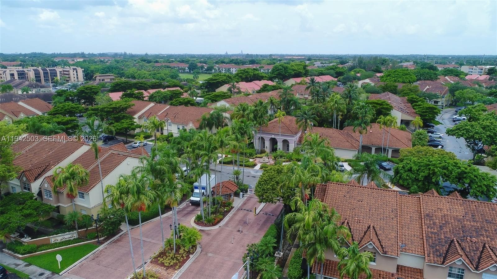 LA HACIENDA COUNTRY CLUB · #P in Hialeah - Photo 26