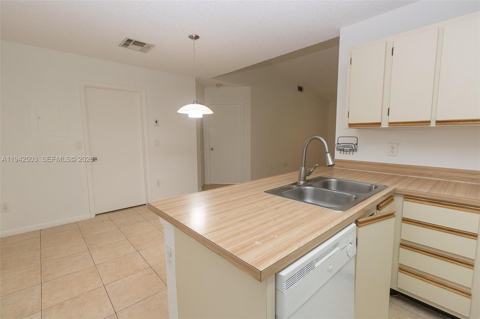 LA HACIENDA COUNTRY CLUB · #P in Hialeah - Photo 1