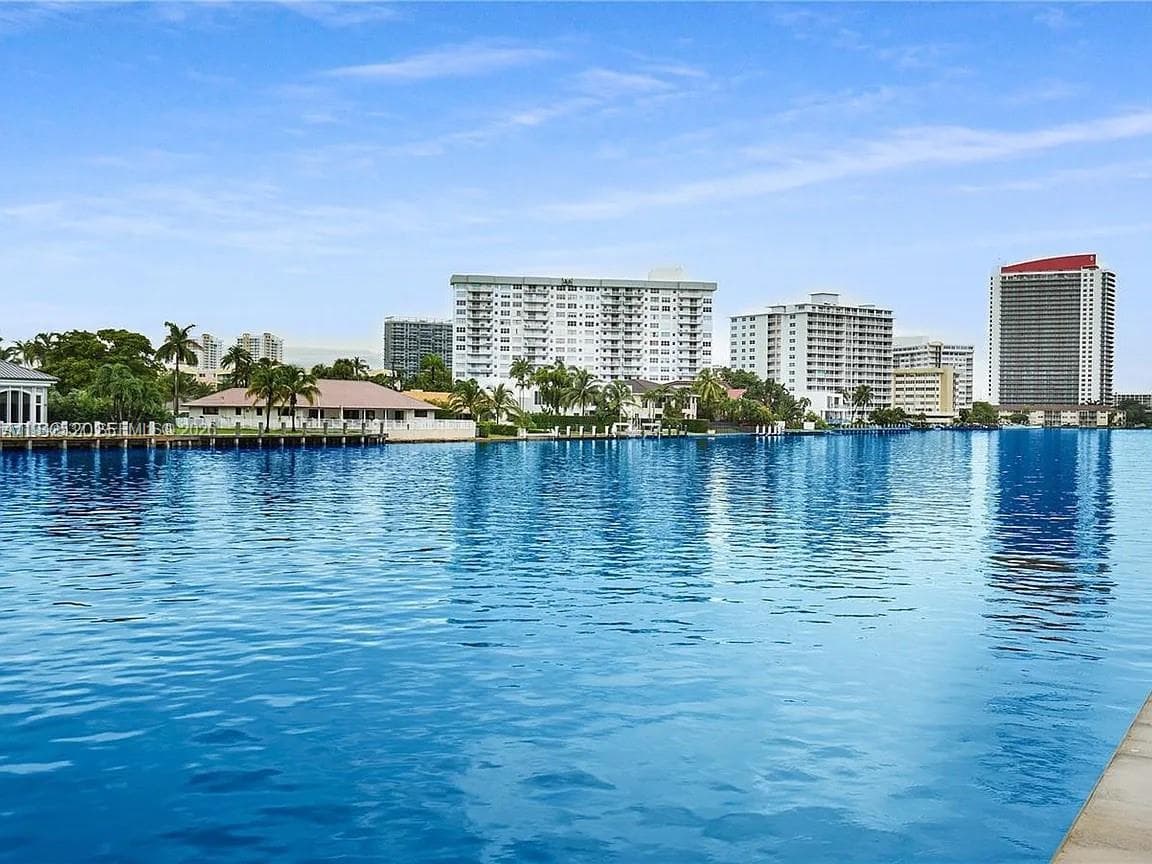 Avant Garde · #1206 in Hallandale Beach - Photo 73