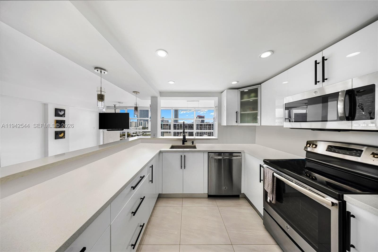Towers of Oceanview South · #1114 in Hallandale Beach - Photo 12
