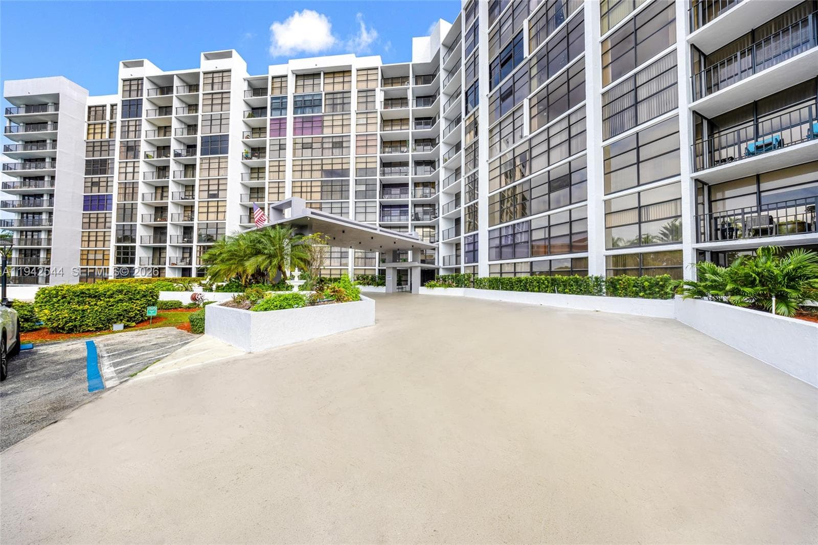 Towers of Oceanview South · #1114 in Hallandale Beach - Photo 63