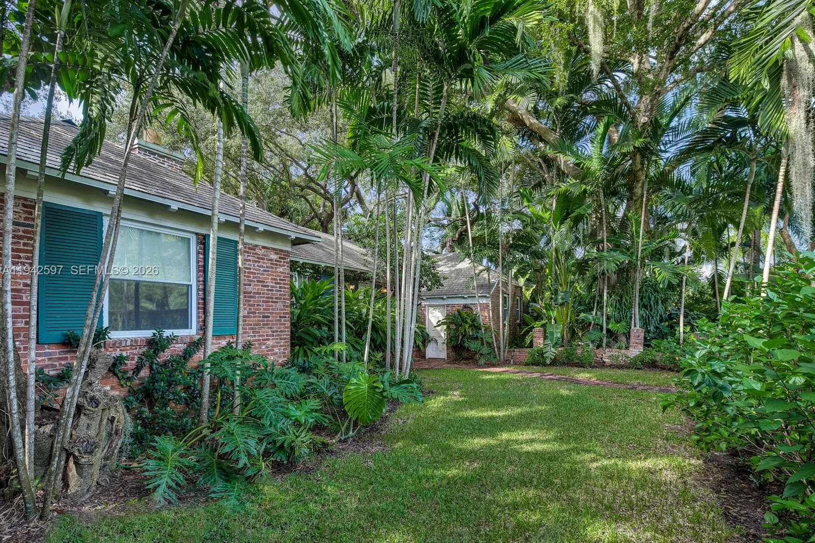 530 Melaleuca Ln photo 6