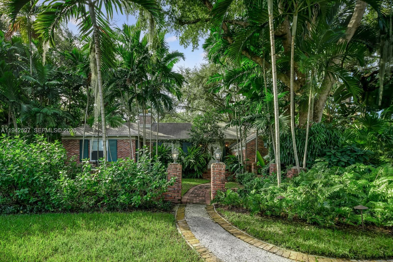 530 Melaleuca Ln photo 3