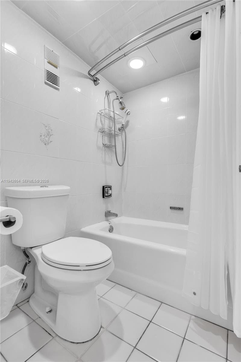 Manatee · #503 in Surfside - Photo 23