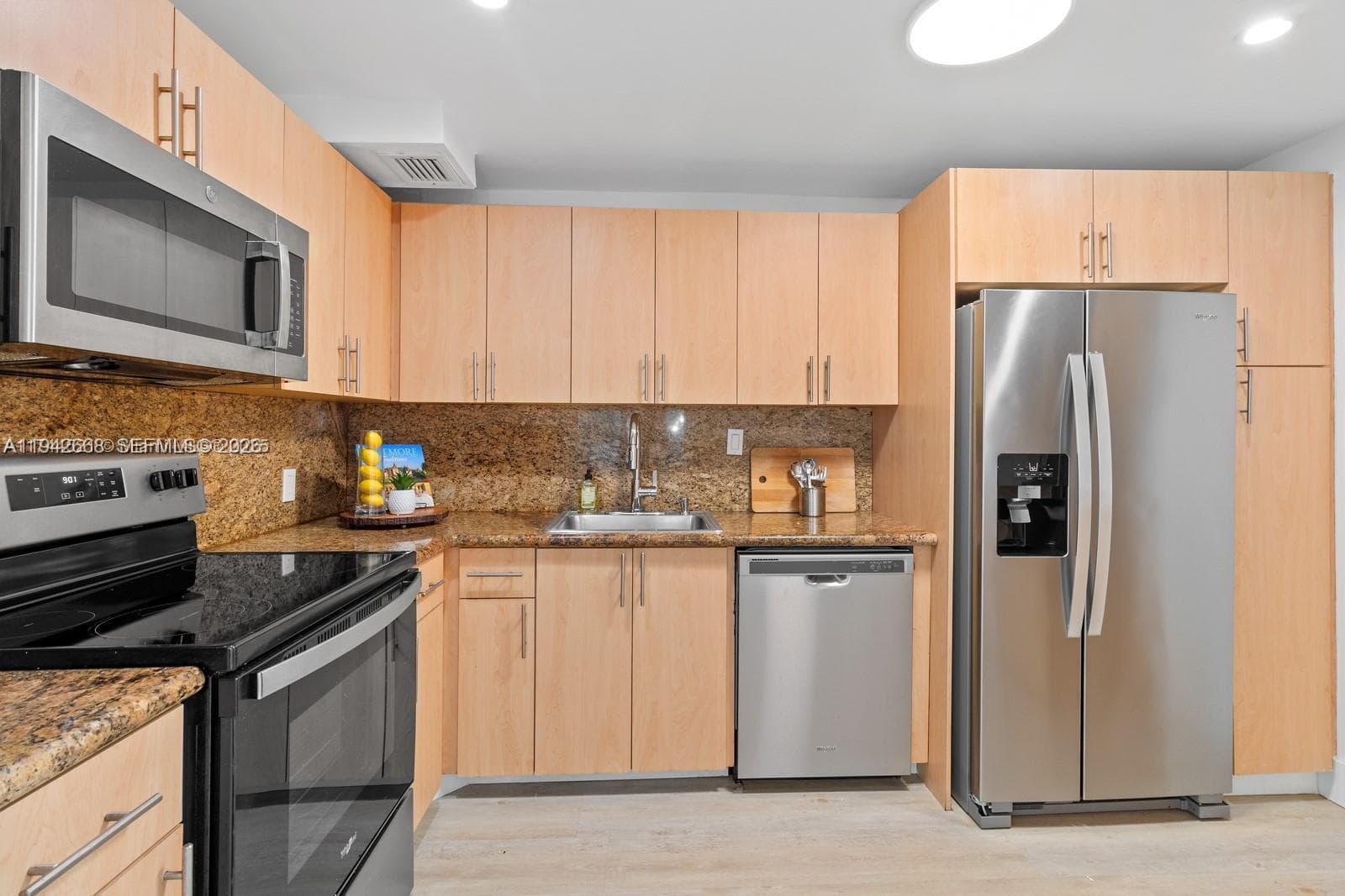 ARLEN HOUSE EAST CONDO · #1024 in Sunny Isles Beach - Photo 4