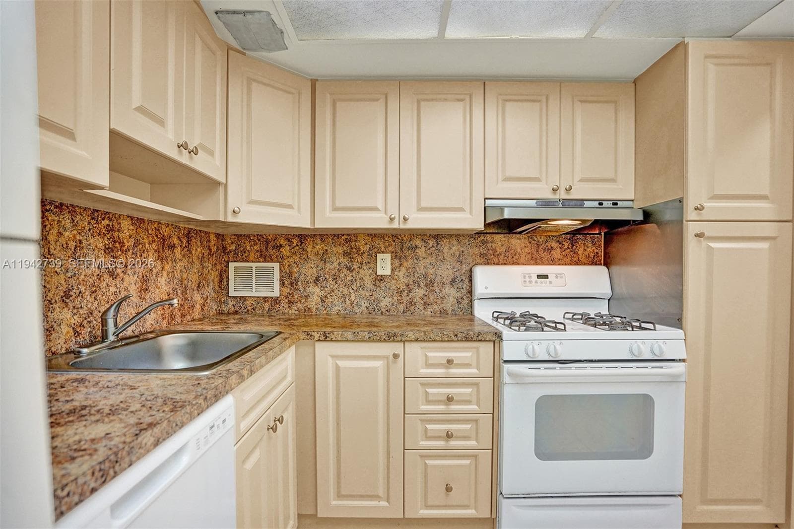 PARKER TOWER CONDO · #1909 in Hallandale Beach - Photo 23
