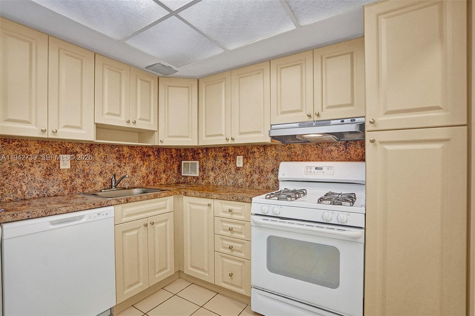 PARKER TOWER CONDO · #1909 in Hallandale Beach - Photo 20