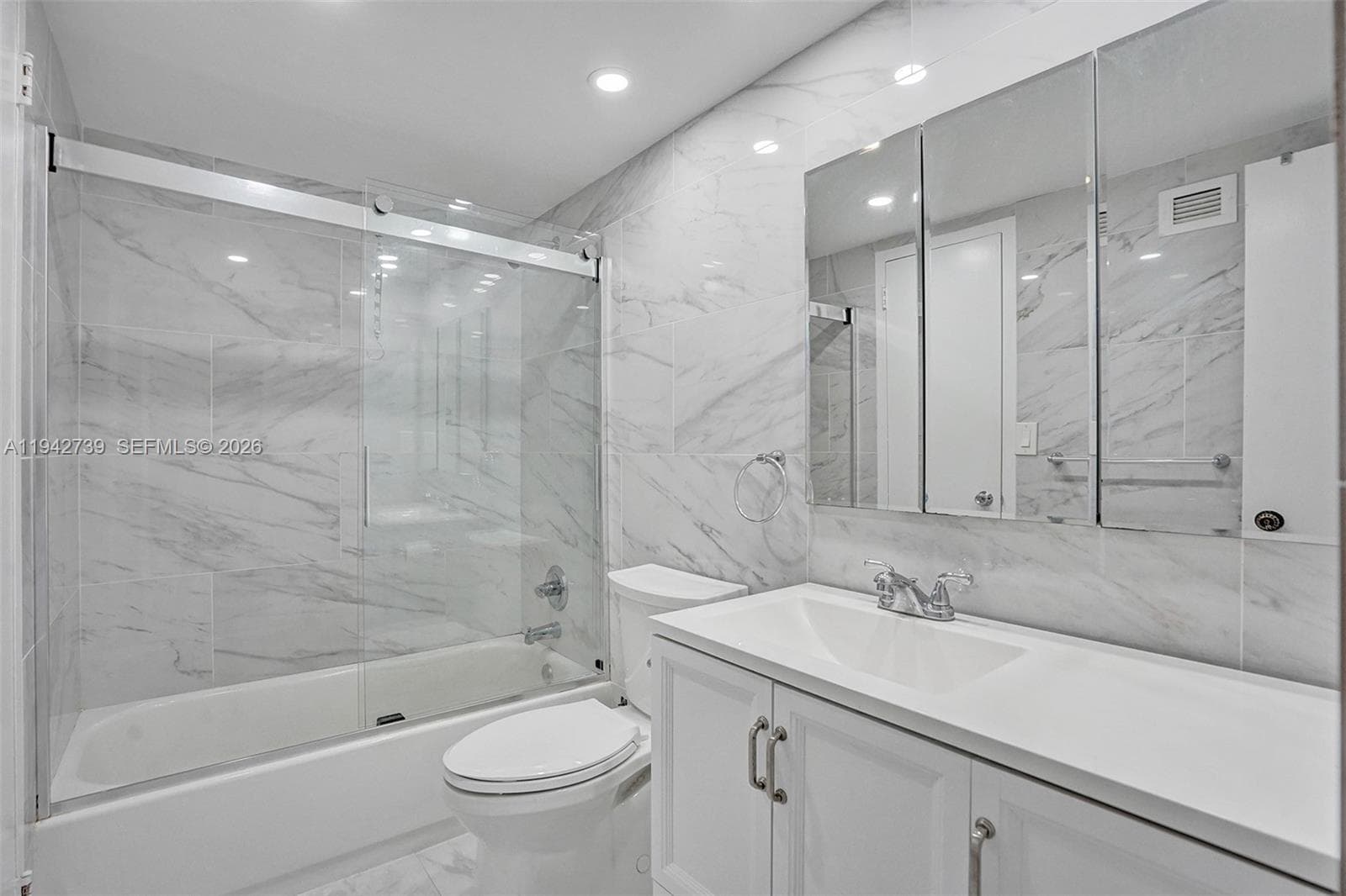 PARKER TOWER CONDO · #1909 in Hallandale Beach - Photo 4