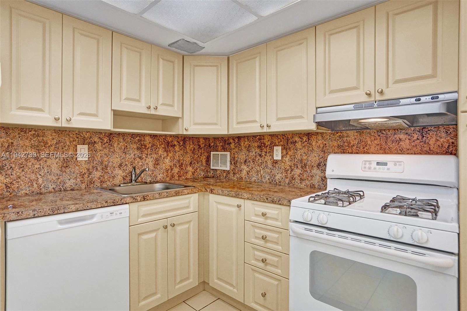PARKER TOWER CONDO · #1909 in Hallandale Beach - Photo 21