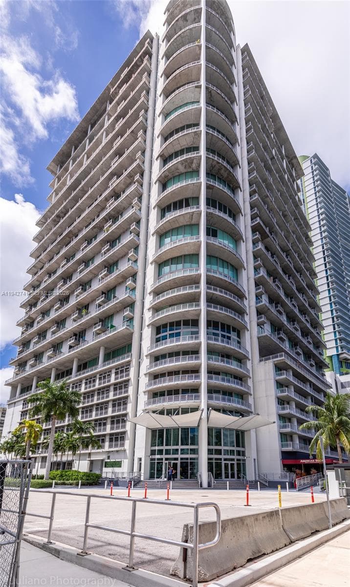 NEO VERTIKA CONDO · #PHI17 in Miami - Photo 34