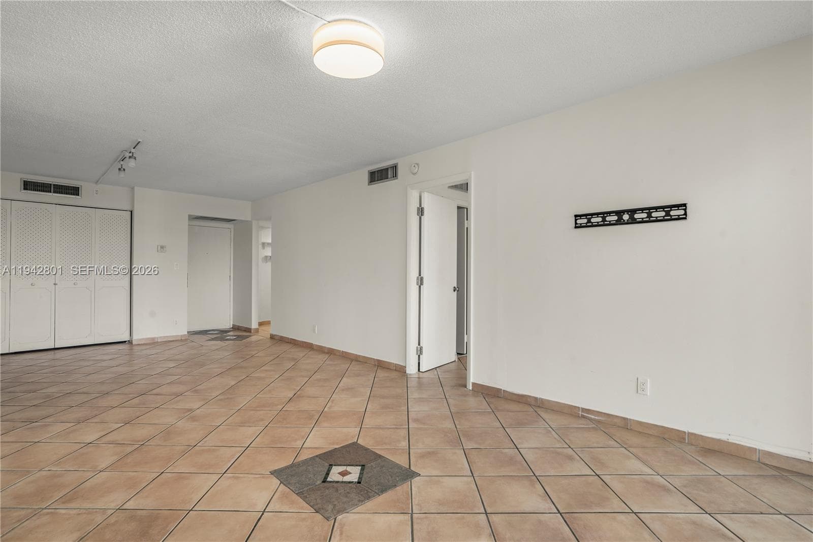 BISCAYA III CONDO · #607 in Aventura - Photo 3