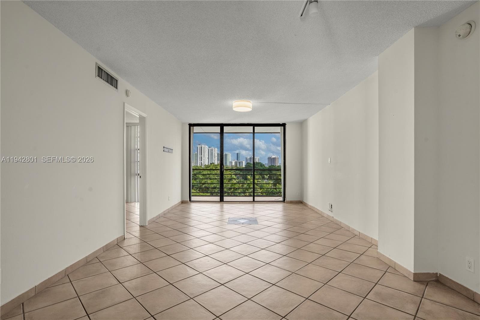BISCAYA III CONDO · #607 in Aventura - Photo 5
