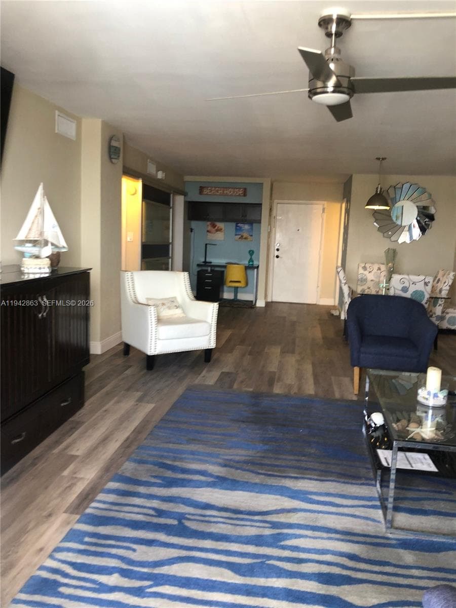 VALIANT HOUSE CONDO · #1004 in Hollywood - Photo 3