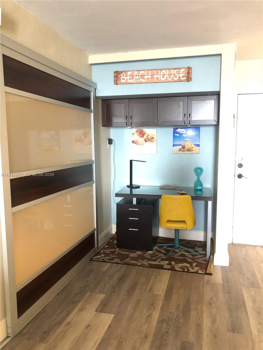 VALIANT HOUSE CONDO · #1004 in Hollywood - Photo 32