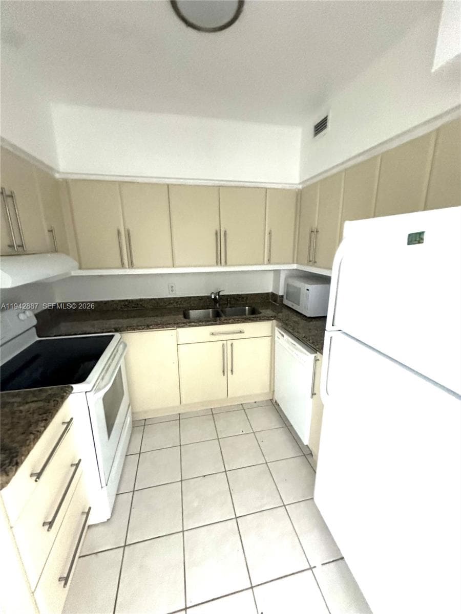 PARKVIEW POINT CONDO · #10G in Miami Beach - Photo 5