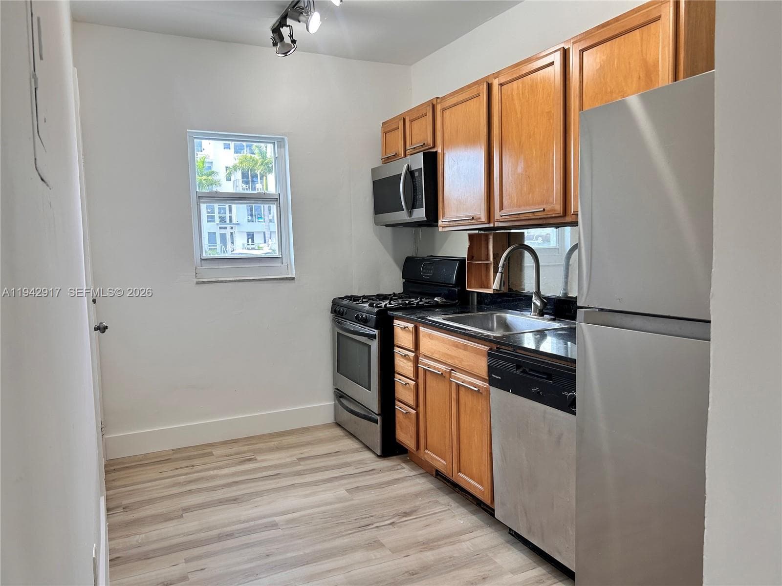 ISLAND POINT SOUTH CONDO · #24 in Miami Beach - Photo 9