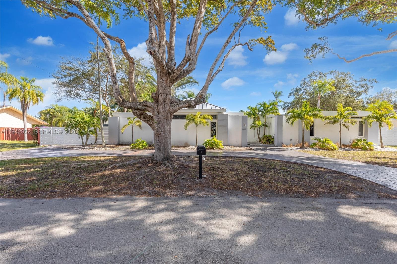 18555 SW 83rd Pl photo 3