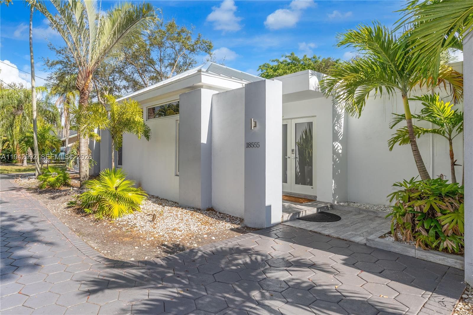 18555 SW 83rd Pl photo 1