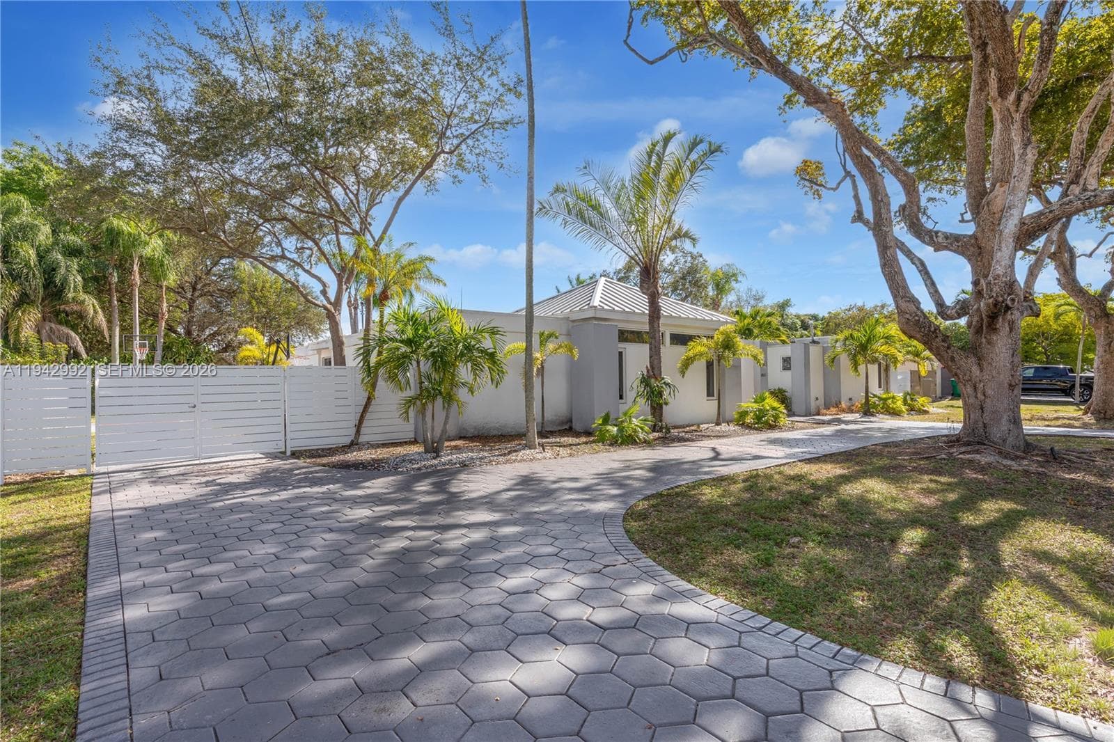 18555 SW 83rd Pl photo 5