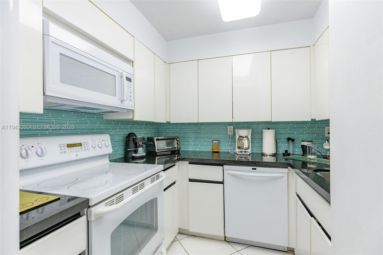 THE STERLING CONDO · #1905 in Miami Beach - Photo 10