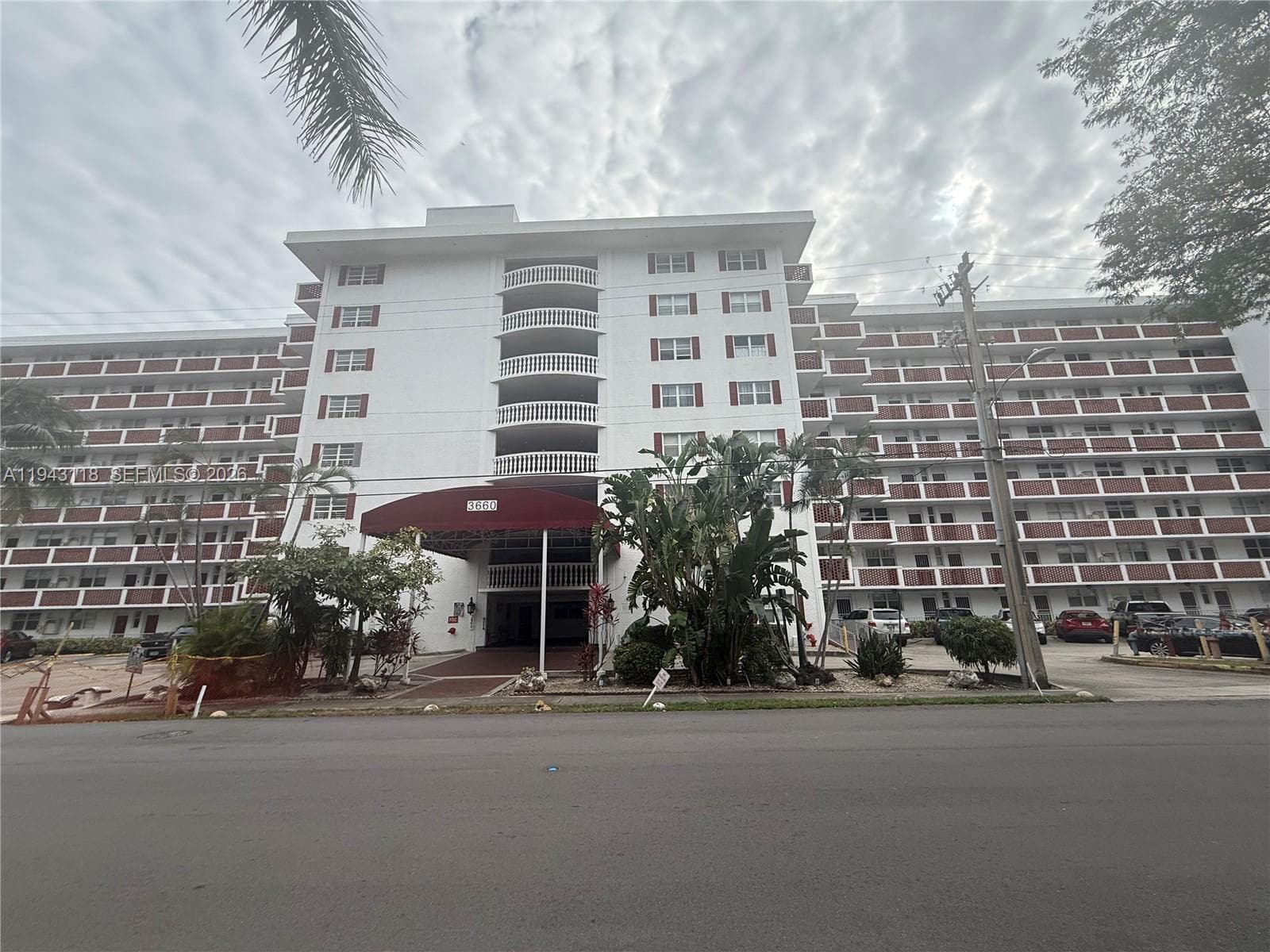EASTERN SHORE WHITE HOUSE · #415 in North Miami Beach - Photo 2