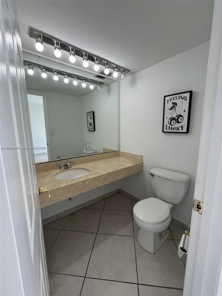 Aquasol · #11H in Miami Beach - Photo 9