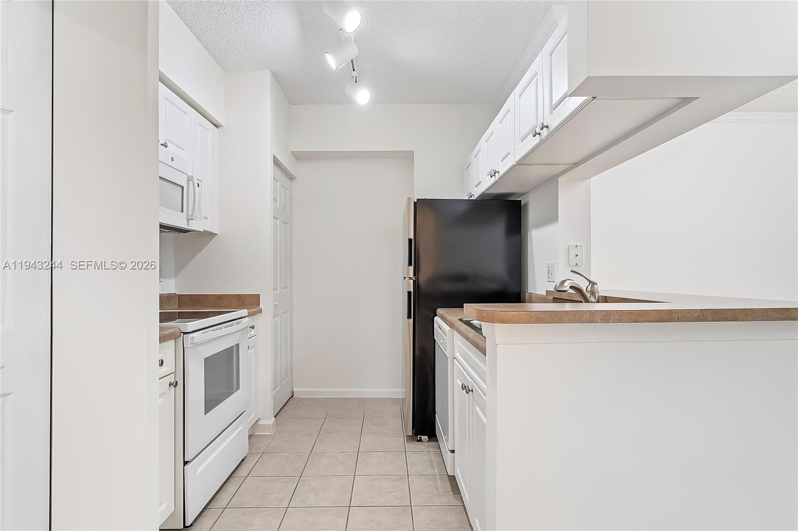 Porto Bellagio · #2301 in Sunny Isles Beach - Photo 2