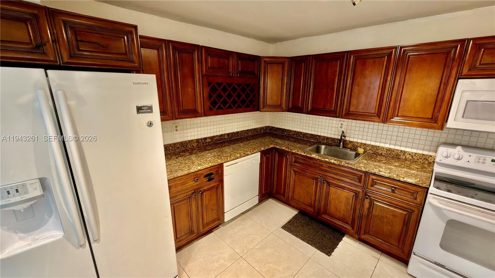 COMMODORE PLAZA CONDO · #906 in Aventura - Photo 23