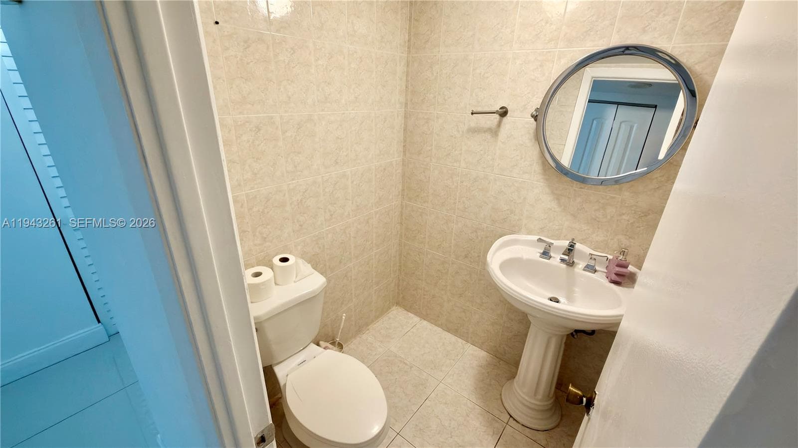 COMMODORE PLAZA CONDO · #906 in Aventura - Photo 12
