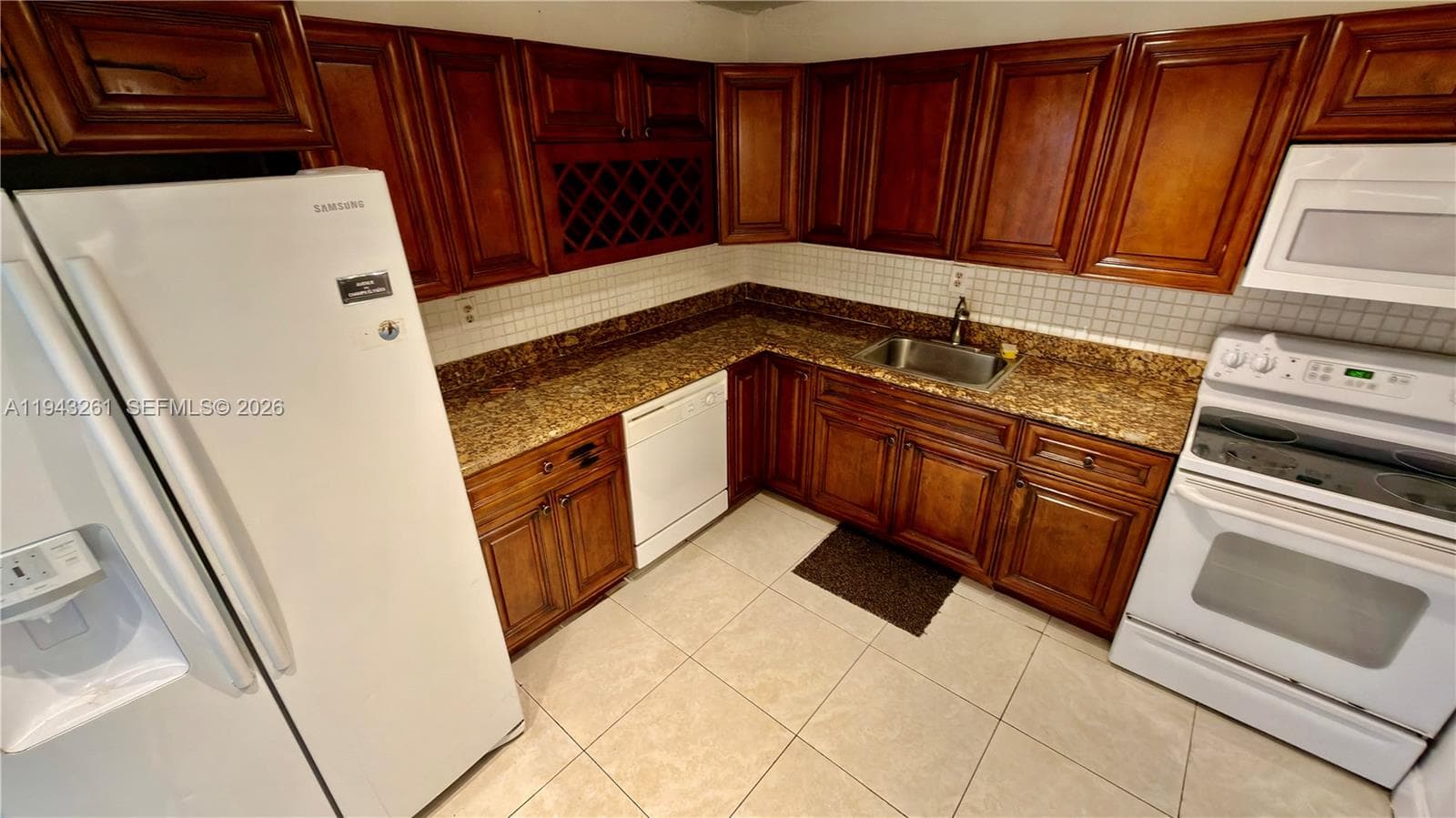 COMMODORE PLAZA CONDO · #906 in Aventura - Photo 22