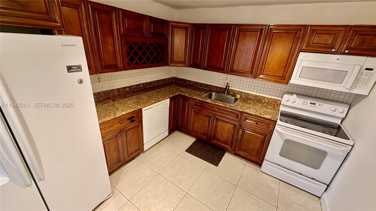COMMODORE PLAZA CONDO · #906 in Aventura - Photo 24