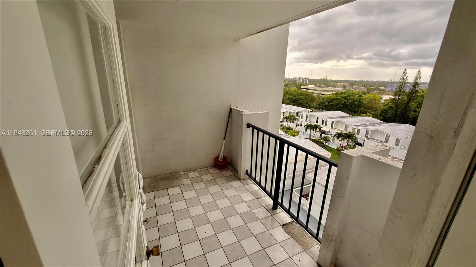 COMMODORE PLAZA CONDO · #906 in Aventura - Photo 15