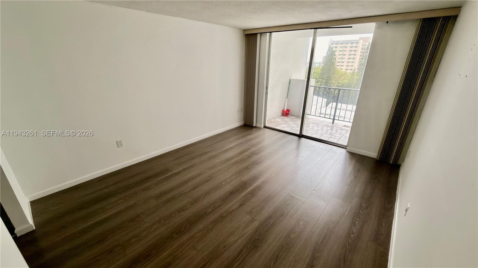 COMMODORE PLAZA CONDO · #906 in Aventura - Photo 4