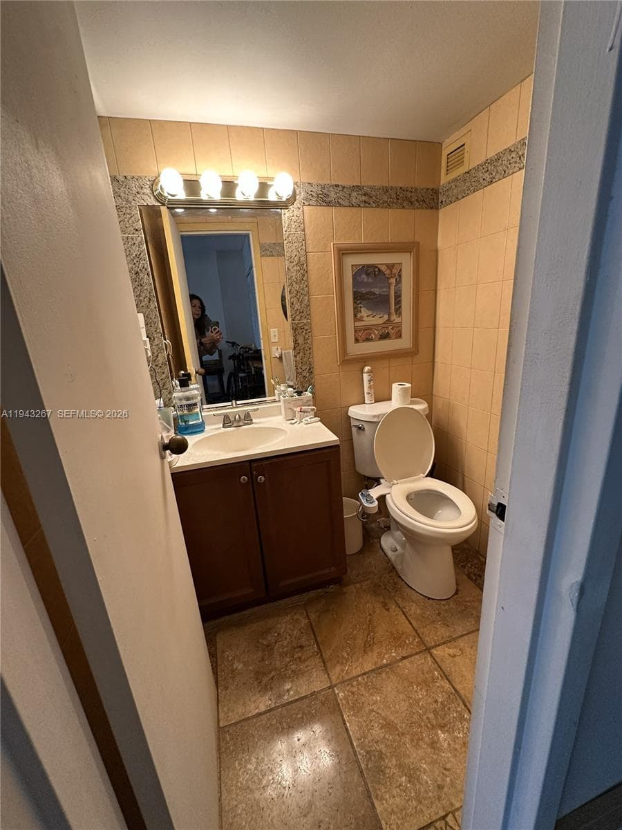PLAZA OF AMERICAS CONDO P · #116 in Sunny Isles Beach - Photo 4